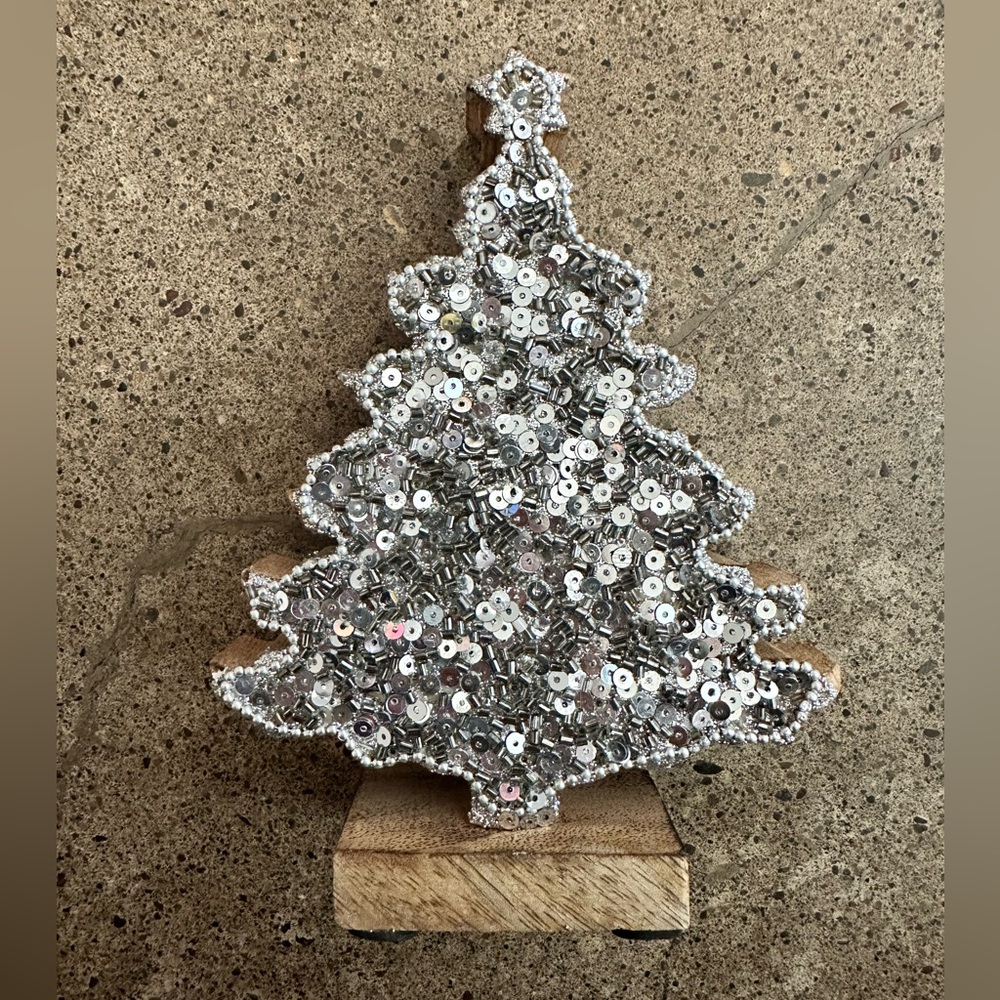 Sparkly wood christmas tree